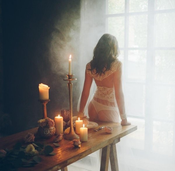 Девушка со свечой