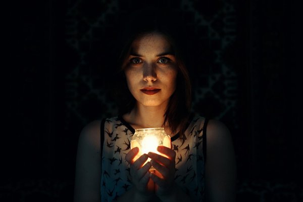 Девушка со свечой