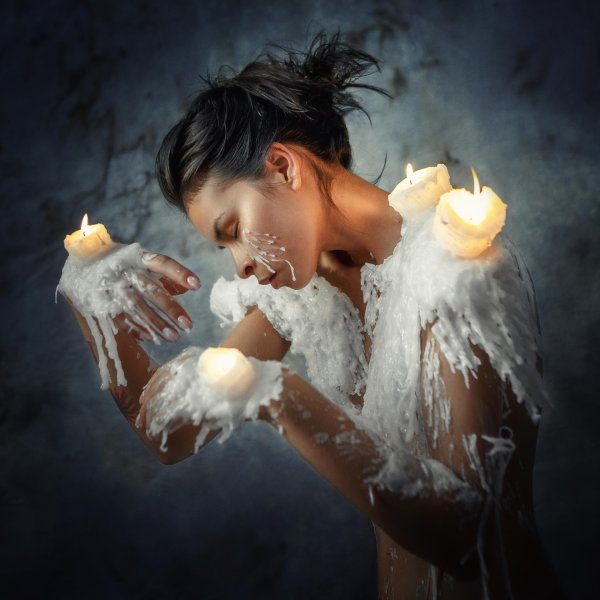 Девушка со свечой