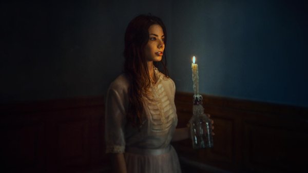 Девушка со свечой