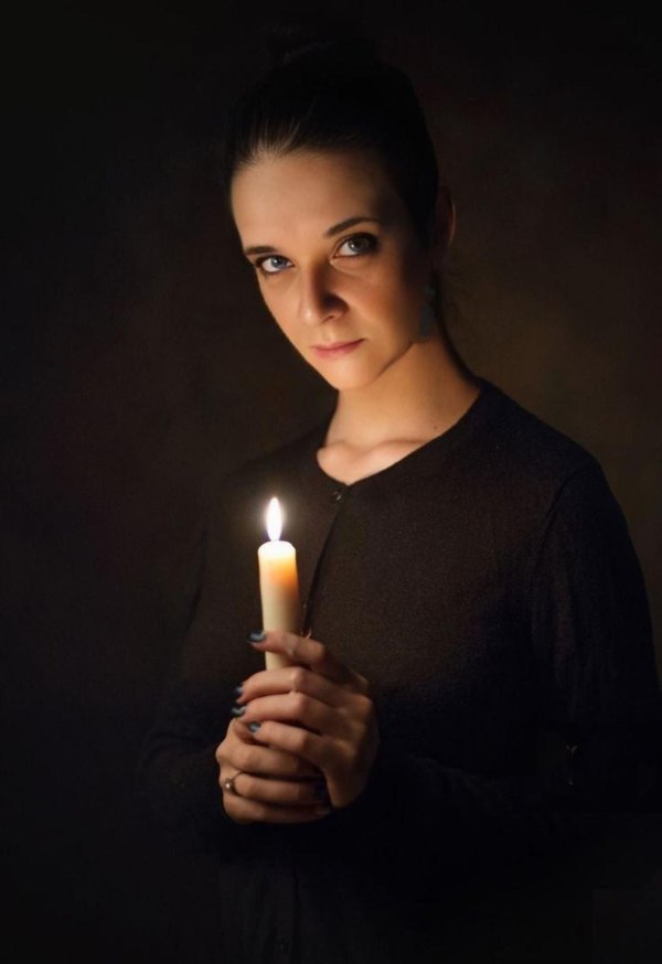 Девушка со свечой