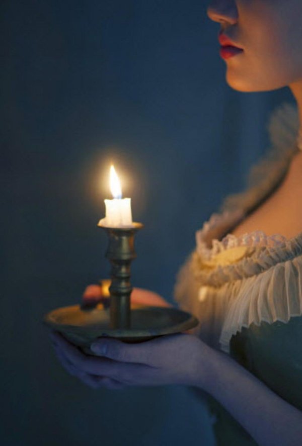 Девушка со свечой