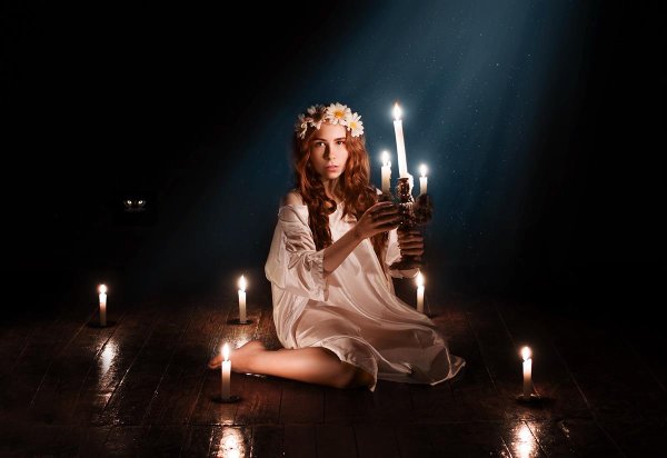 Девушка со свечой