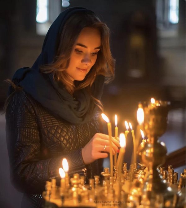 Девушка со свечой