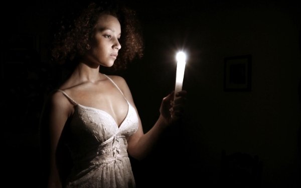 Девушка со свечой