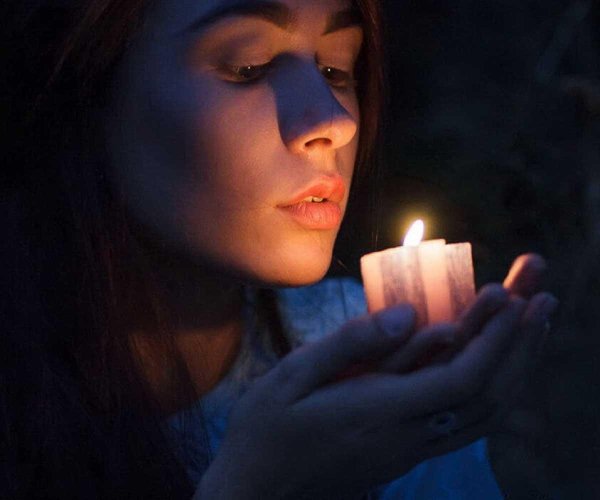 Девушка со свечой