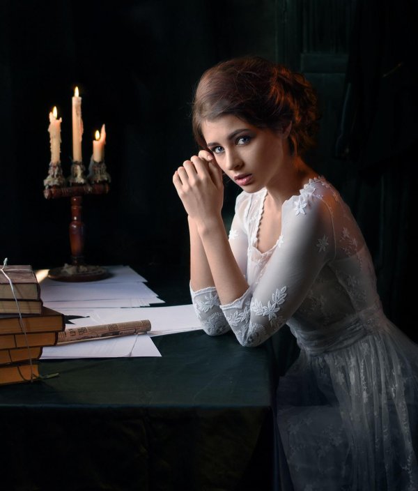 Девушка со свечой