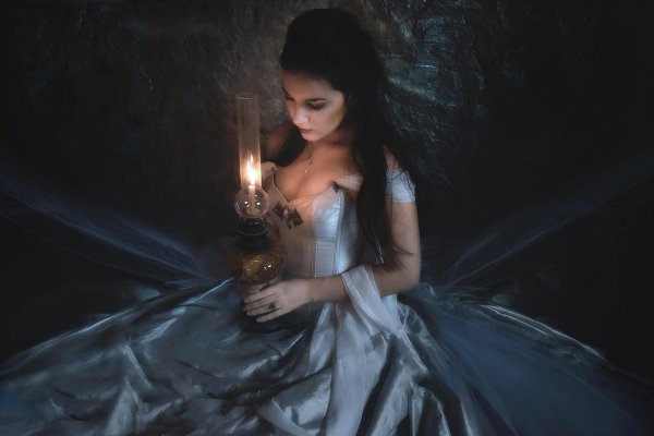 Девушка со свечой