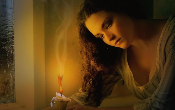 Девушка со свечой