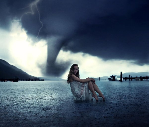 Девушка и молния