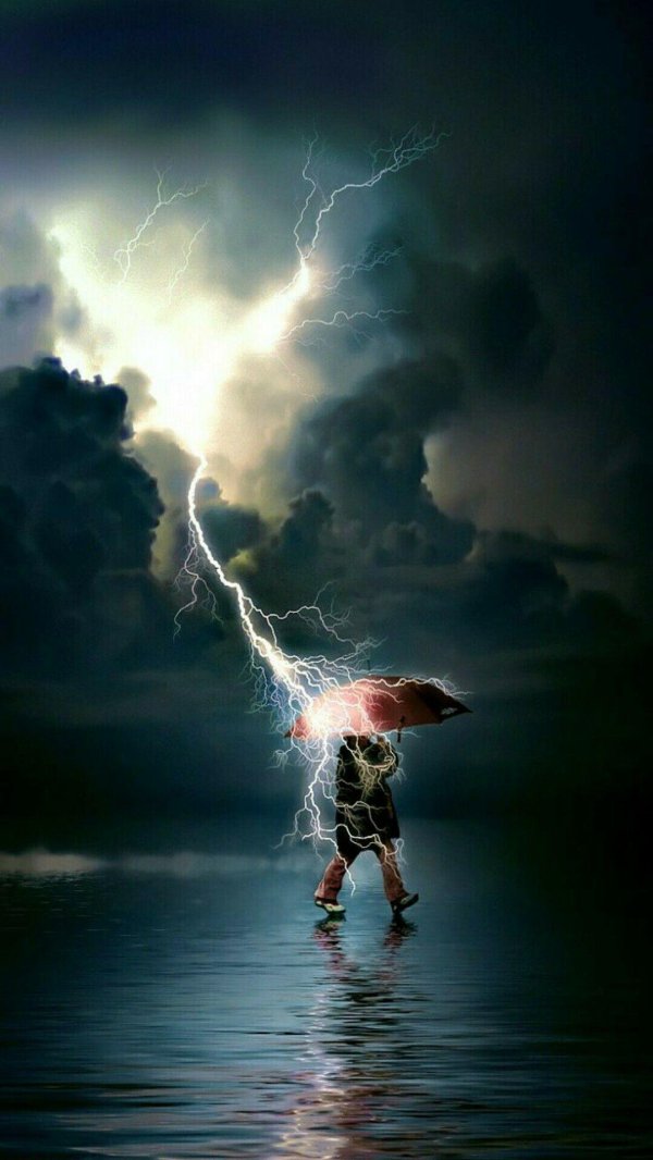 Девушка и молния