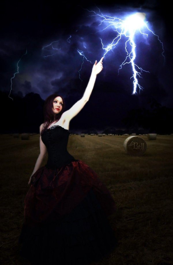 Девушка и молния