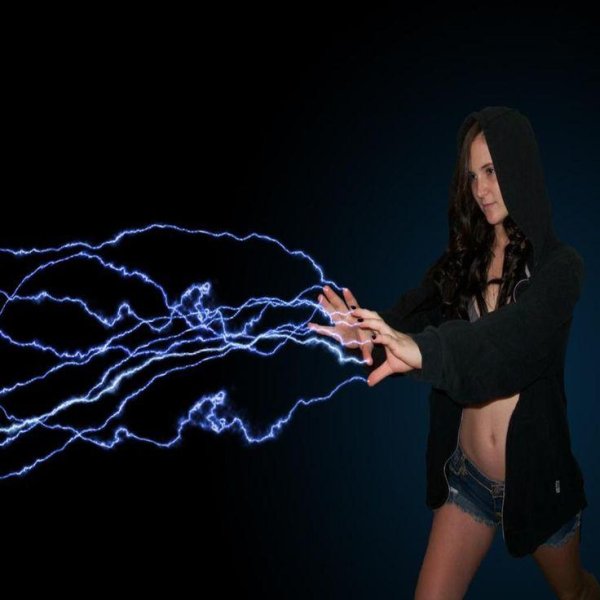 Девушка и молния