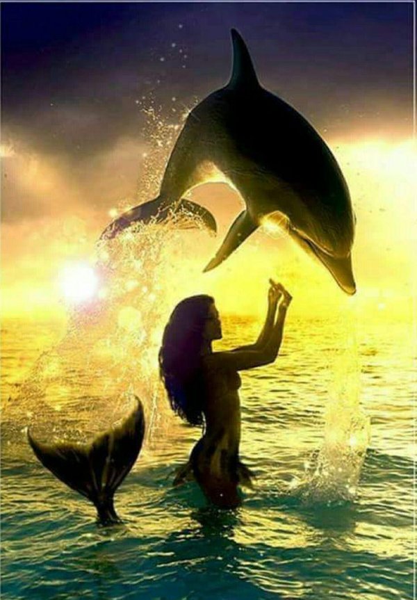 Девушка с дельфином