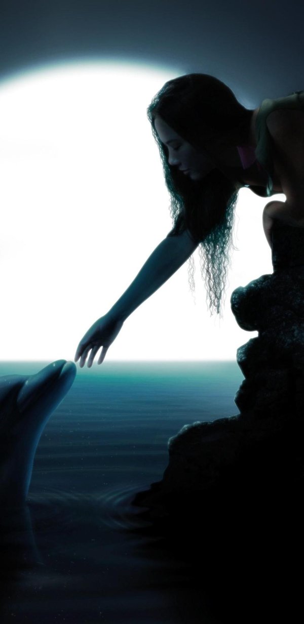 Девушка с дельфином