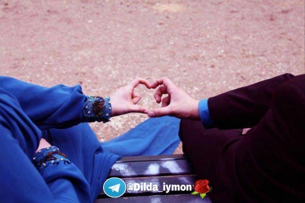 Мусульманская девушка с парнем