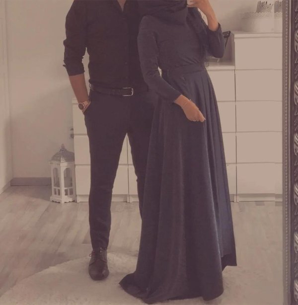 Мусульманская девушка с парнем