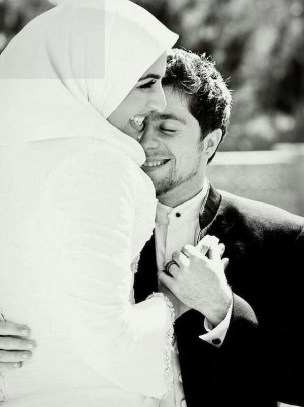 Мусульманская девушка с парнем