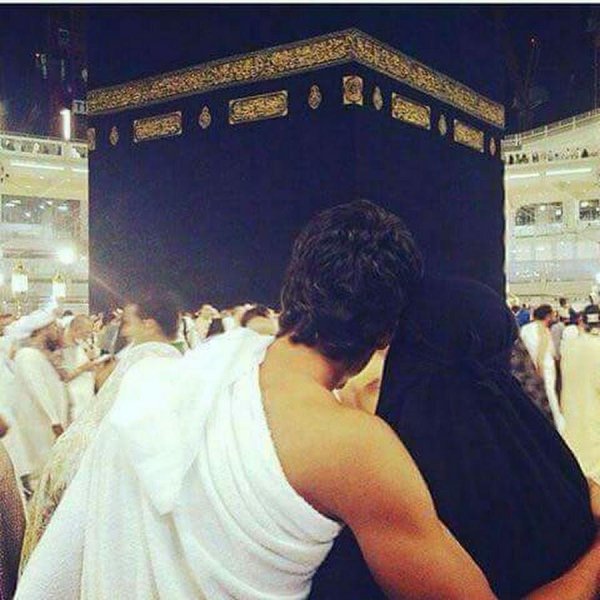 Мусульманская девушка с парнем