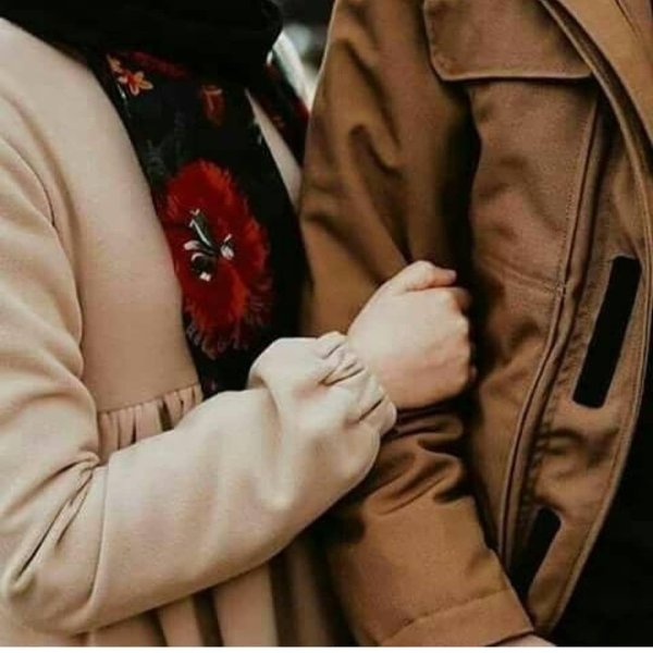 Мусульманская девушка с парнем