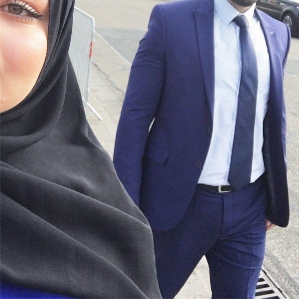 Мусульманская девушка с парнем