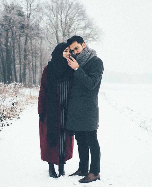 Мусульманская девушка с парнем