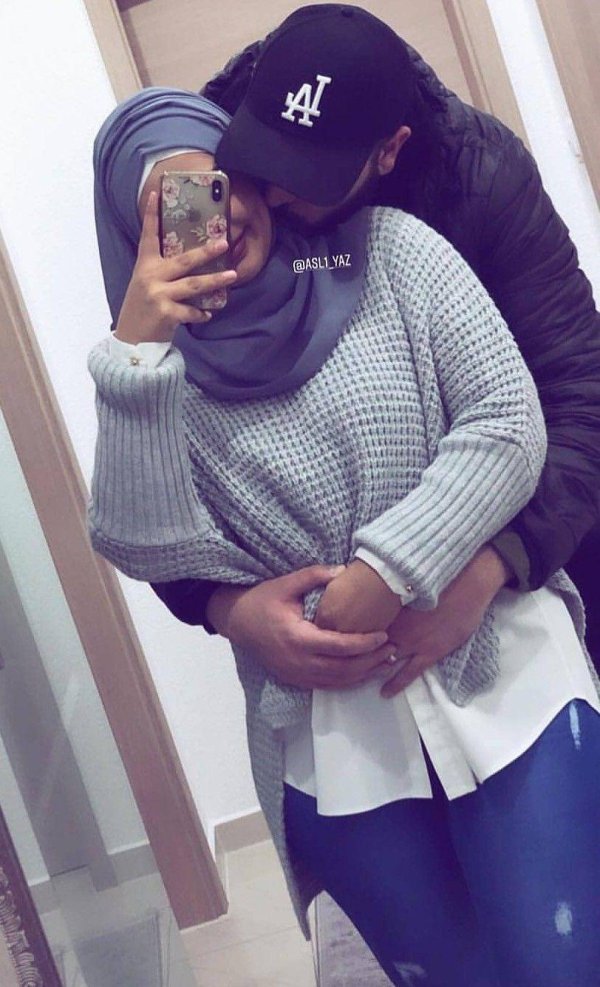 Мусульманская девушка с парнем