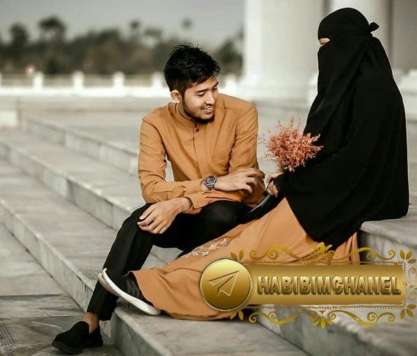 Мусульманская девушка с парнем