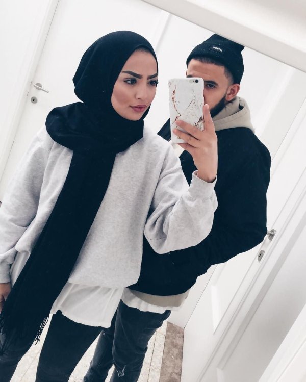Мусульманская девушка с парнем