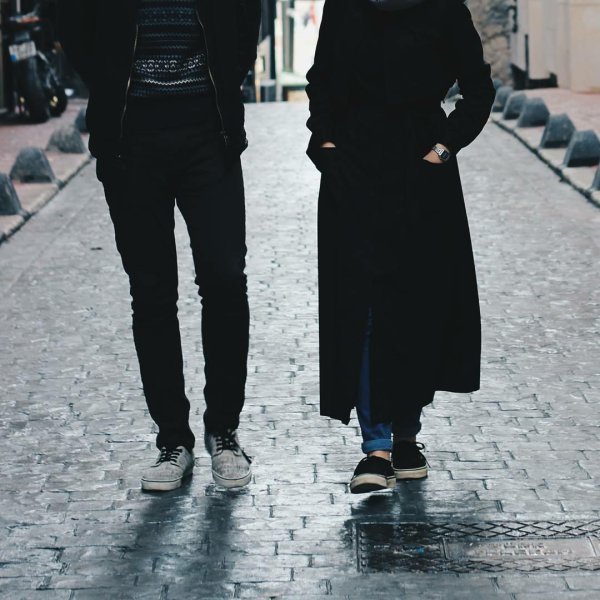 Мусульманская девушка с парнем