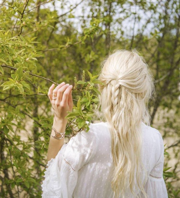 Девушка на аву эстетика