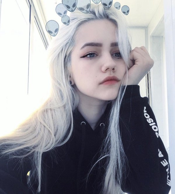 Девушка на аву эстетика