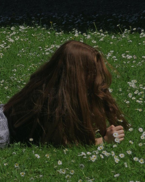 Девушка на аву эстетика