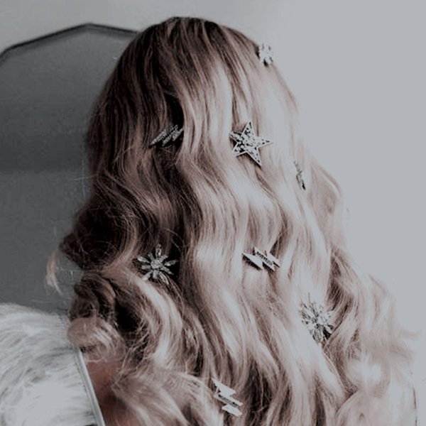 Девушка на аву эстетика