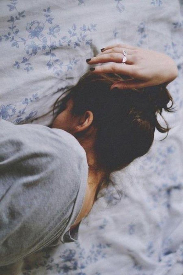 Девушка плачет на аву