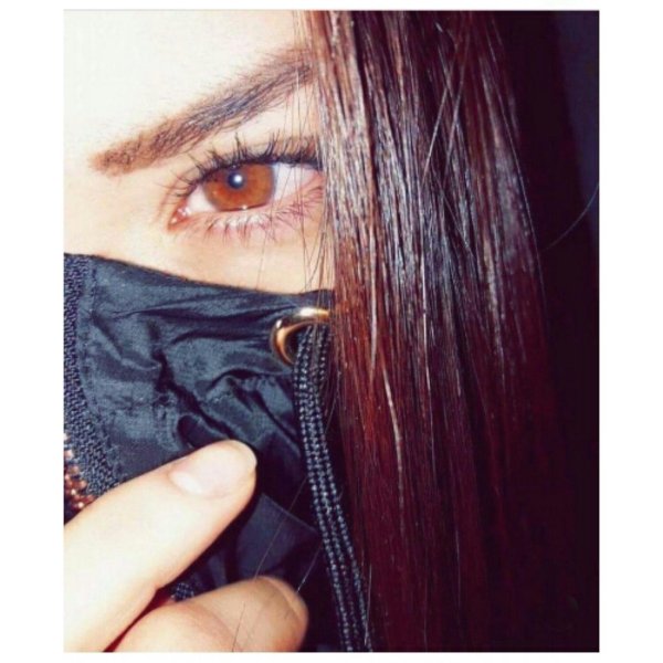 Девушка плачет на аву