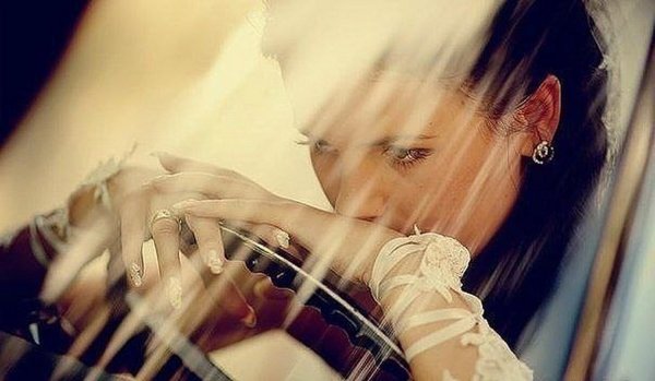 Девушка плачет на аву