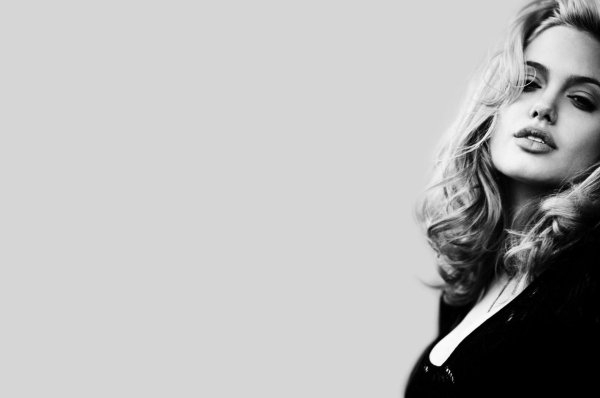 Девушка на белом фоне