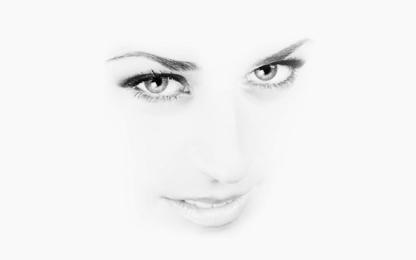 Девушка на белом фоне