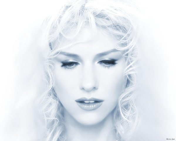 Девушка на белом фоне