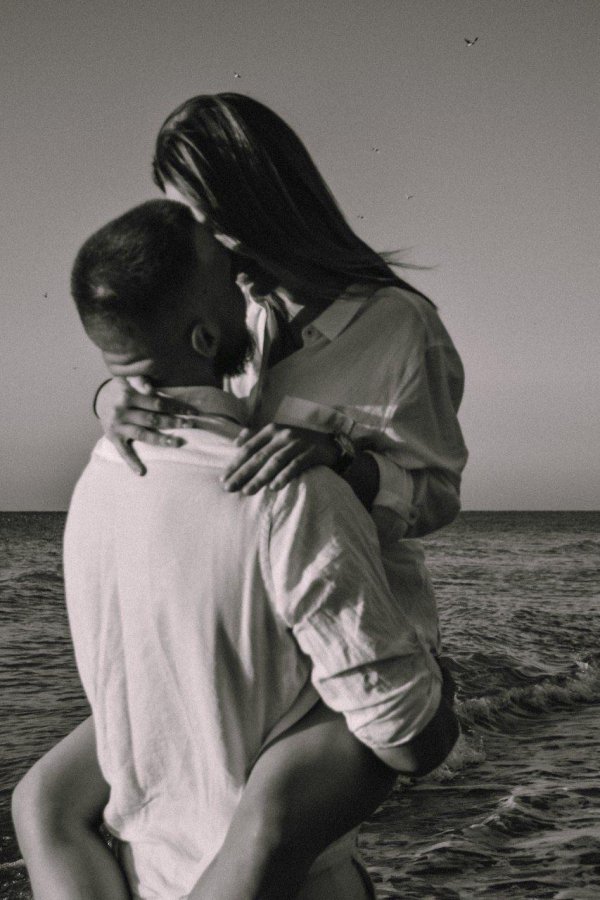 Про любовь парень девушка