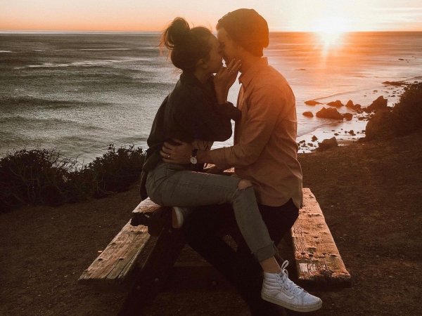 Про любовь парень девушка