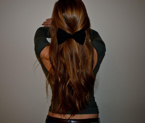 На аву девушка сзади