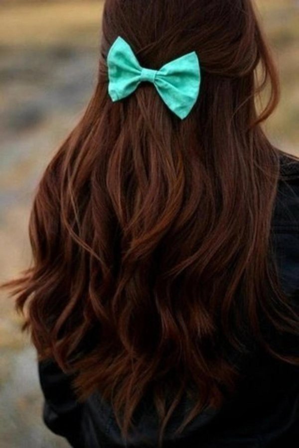 На аву девушка сзади