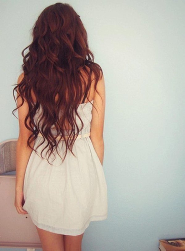 На аву девушка сзади