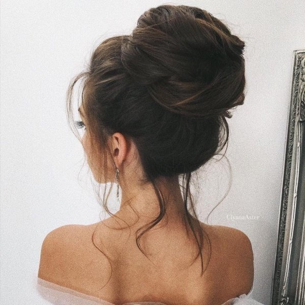 На аву девушка сзади