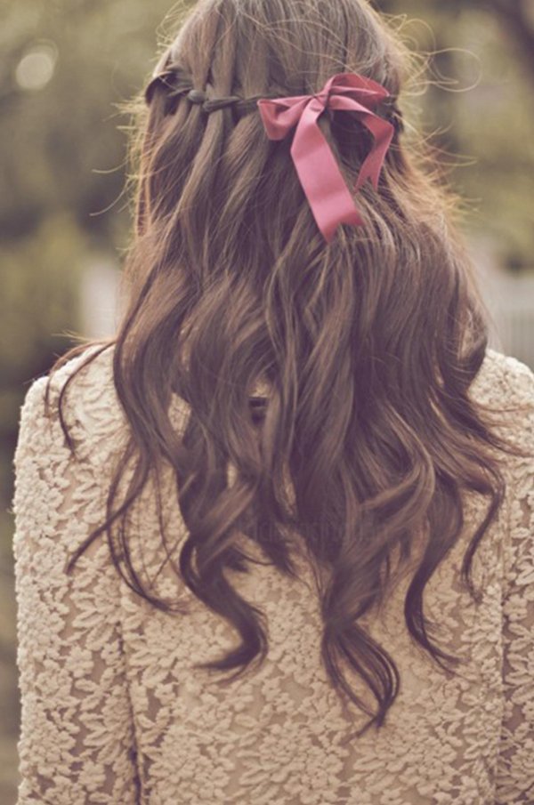 На аву девушка сзади