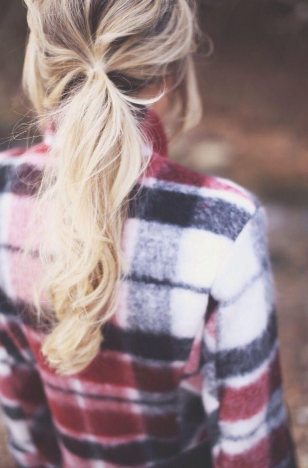 На аву девушка сзади