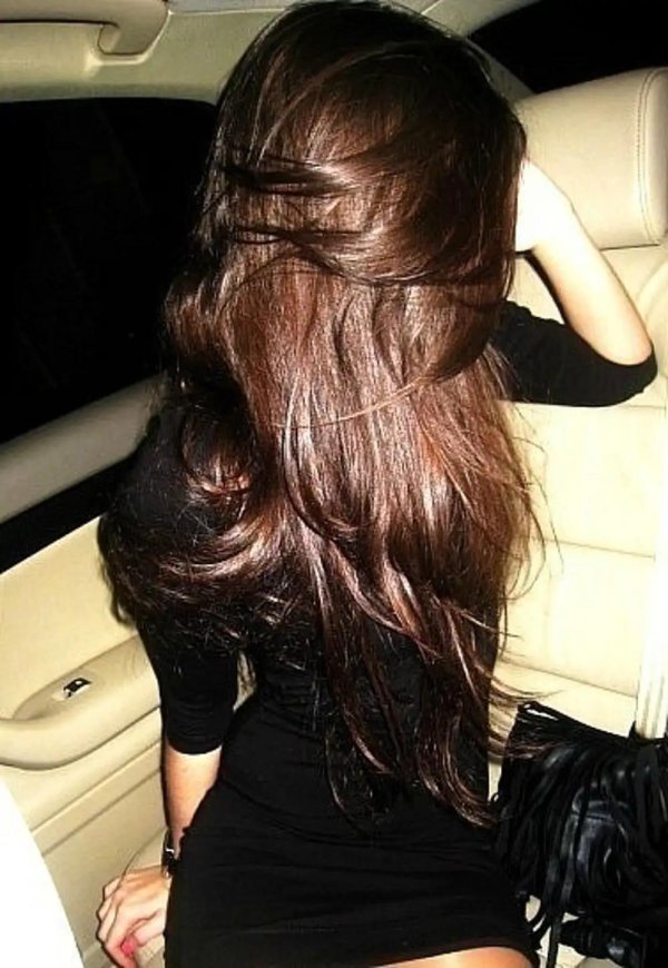 На аву девушка сзади