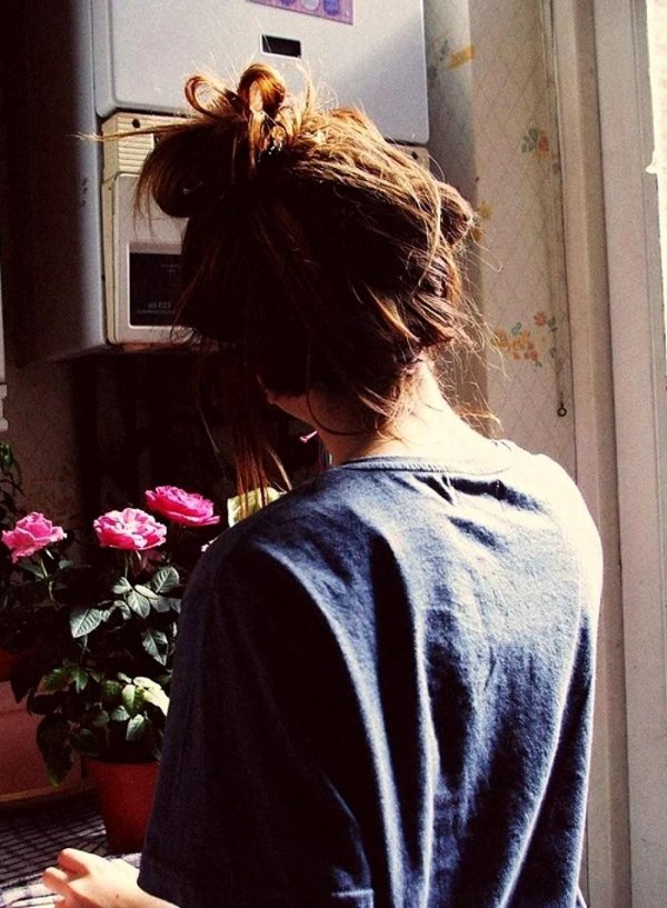 На аву девушка сзади